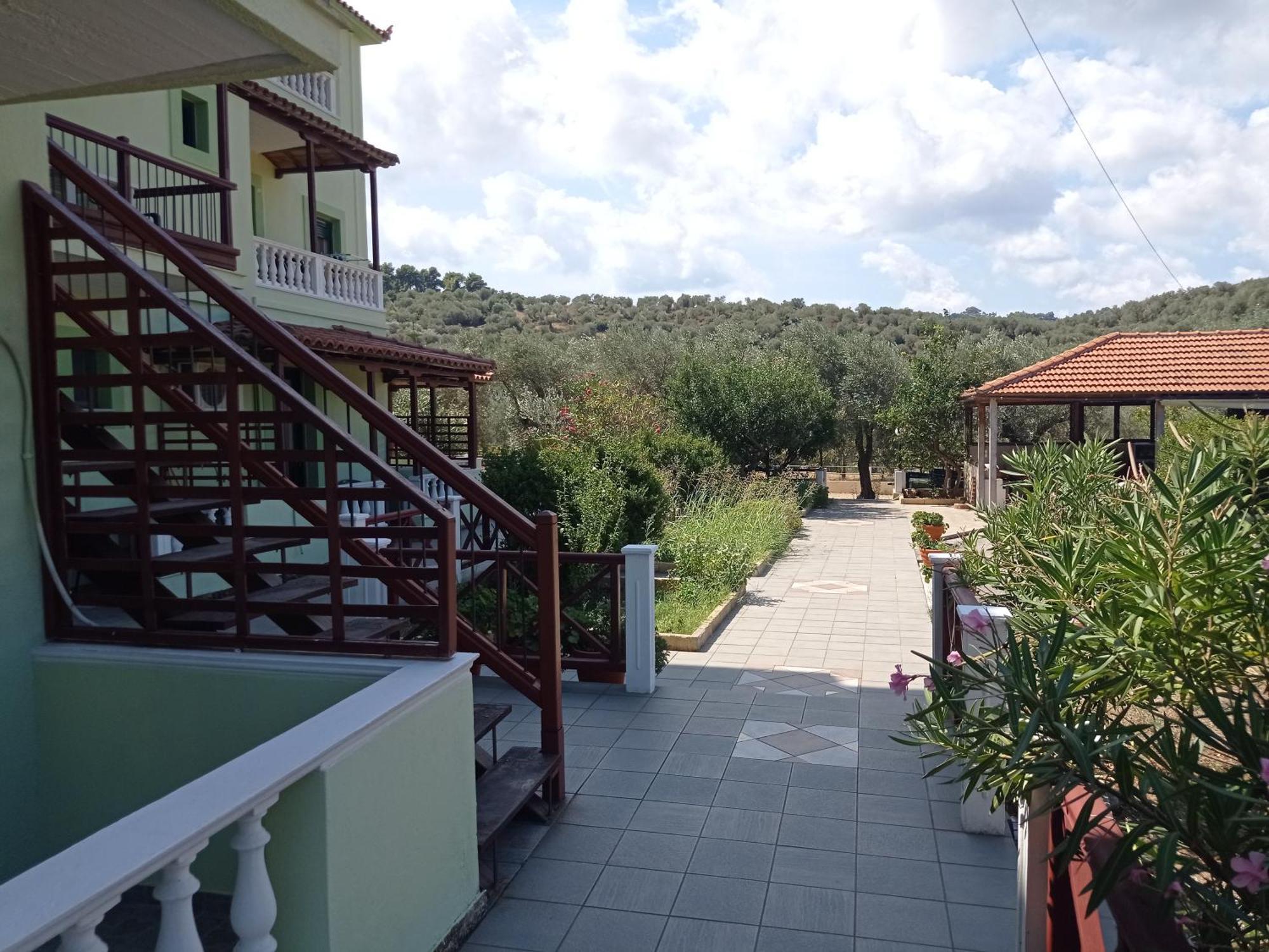 Alexandros Rooms & Studios Скопелос Экстерьер фото