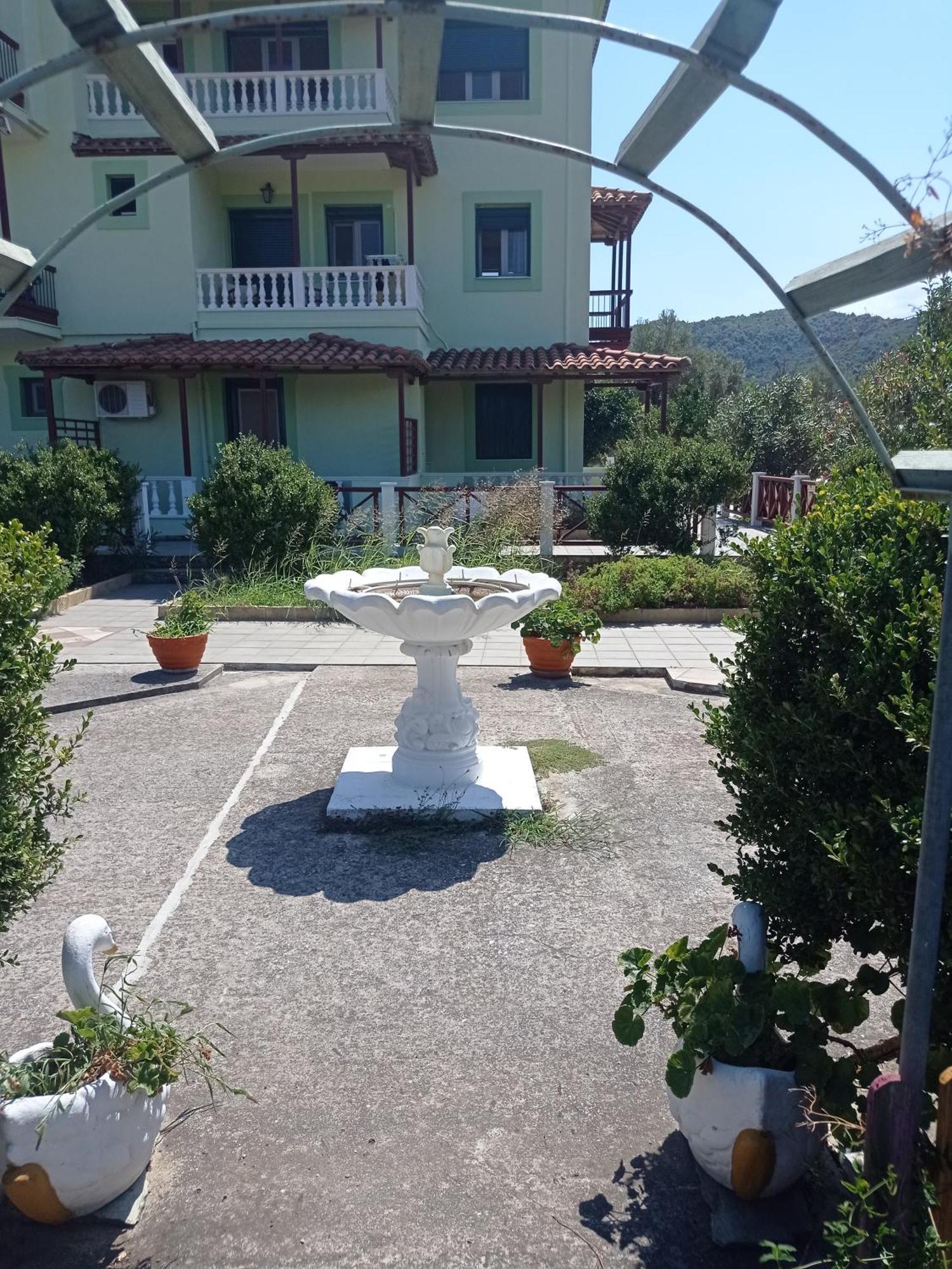 Alexandros Rooms & Studios Скопелос Экстерьер фото