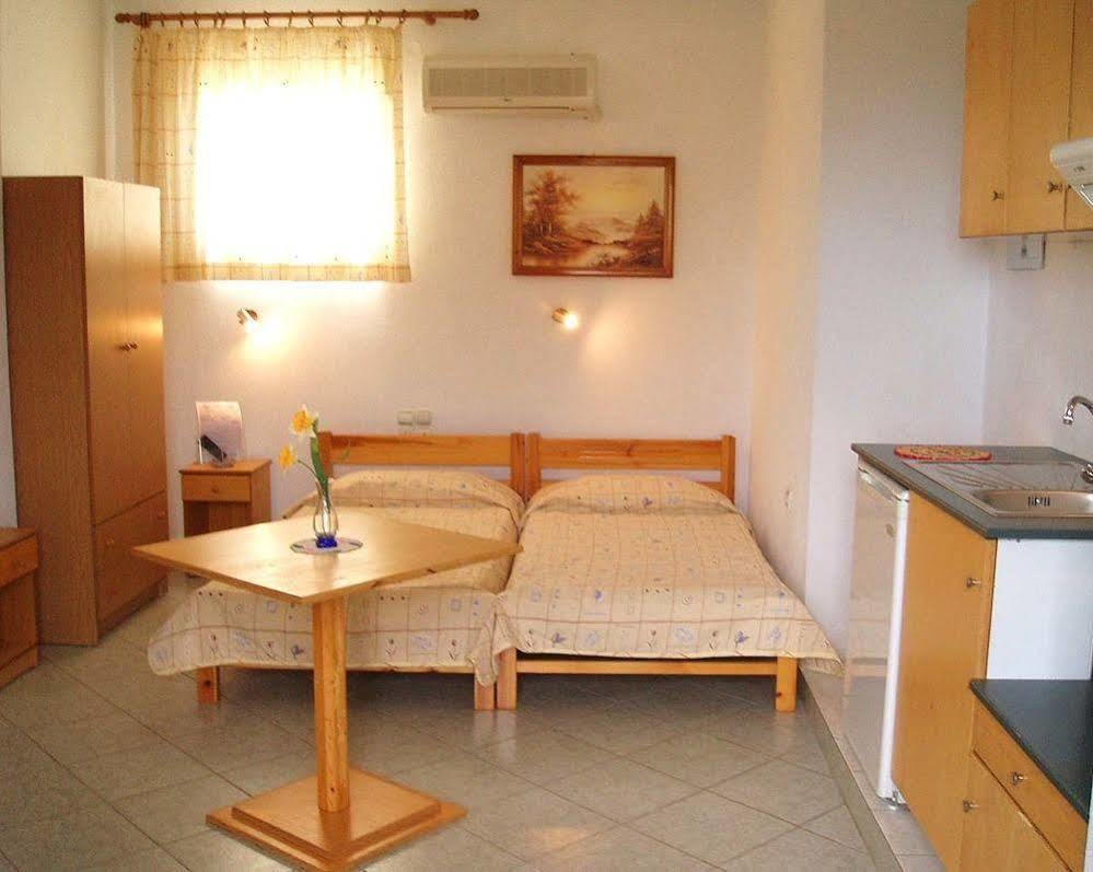 Alexandros Rooms & Studios Скопелос Экстерьер фото